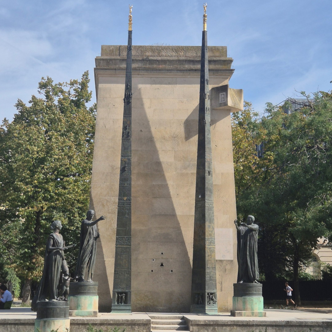 monument der menschenrechte im park des champ de mars, paris