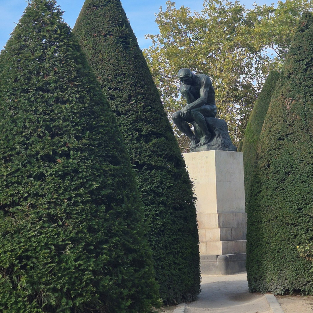 der denker von auguste rodin im garten des musée rodin, paris